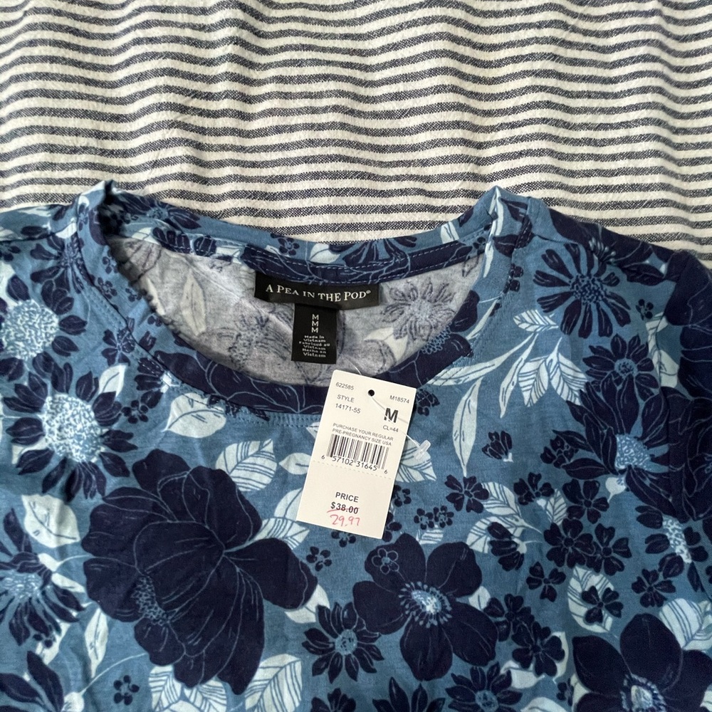 Women’s Maternity t shirt MEDIUM NWT